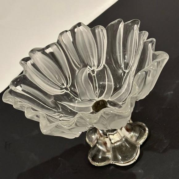 Mikasa Crystal Pedestal Tulips Satin Frosted Glass Footed Bowl 7" - Picture 2 of 9